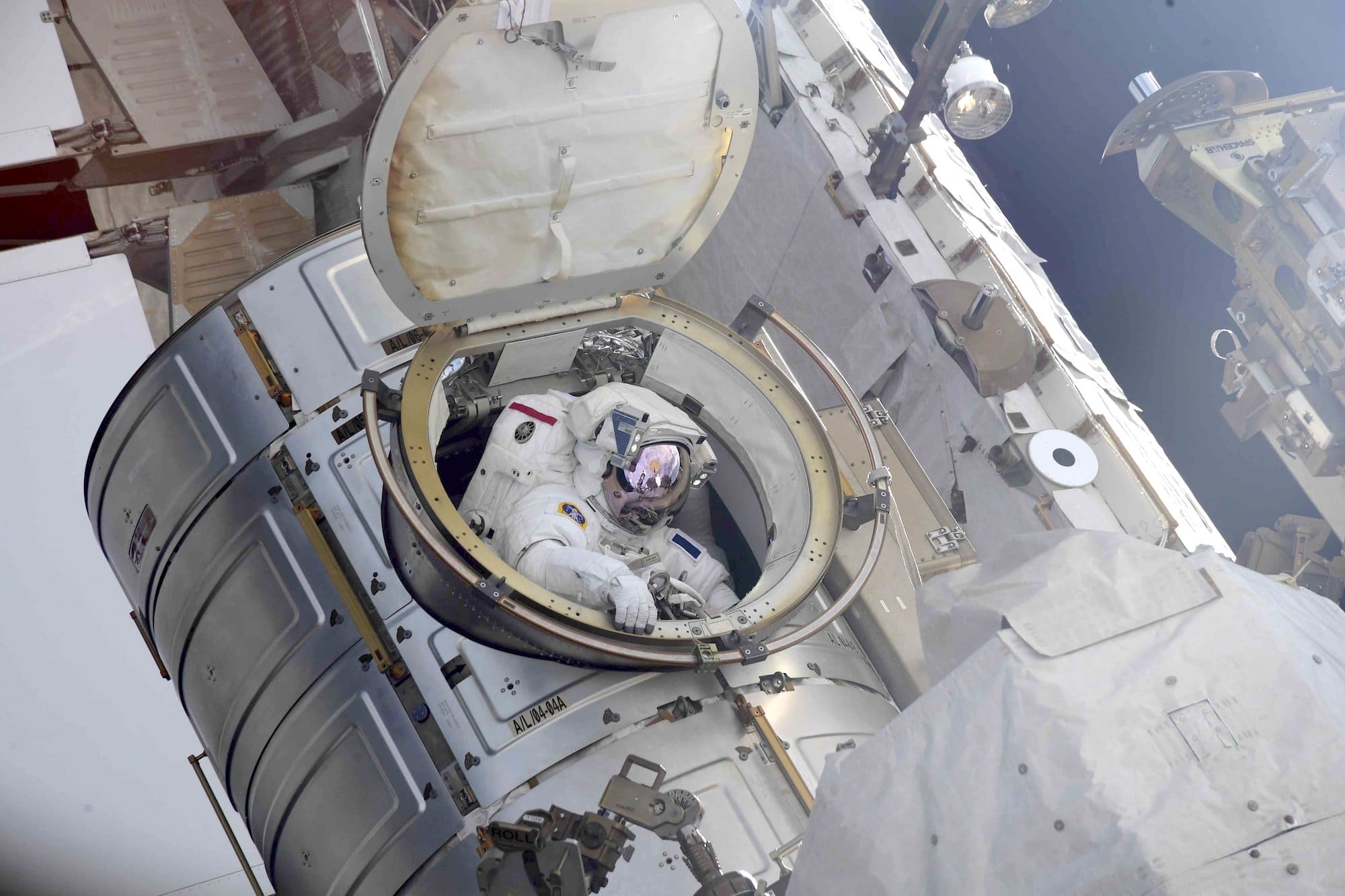 Sortie de Thomas Pesquet : des panneaux solaires récalcitrants