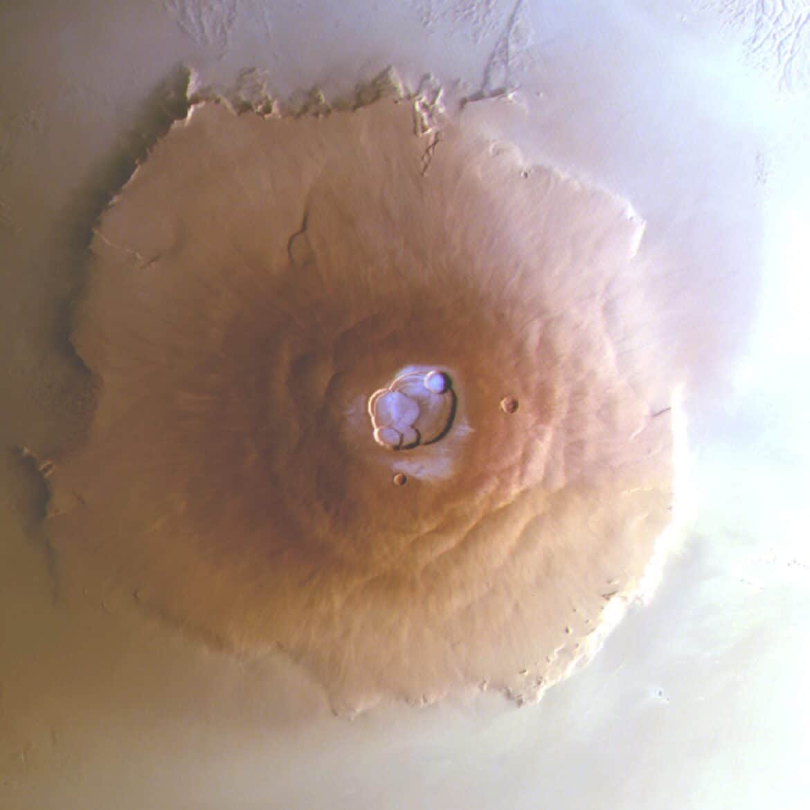 De la glace d’eau à l’équateur de Mars et sur Olympus Mons