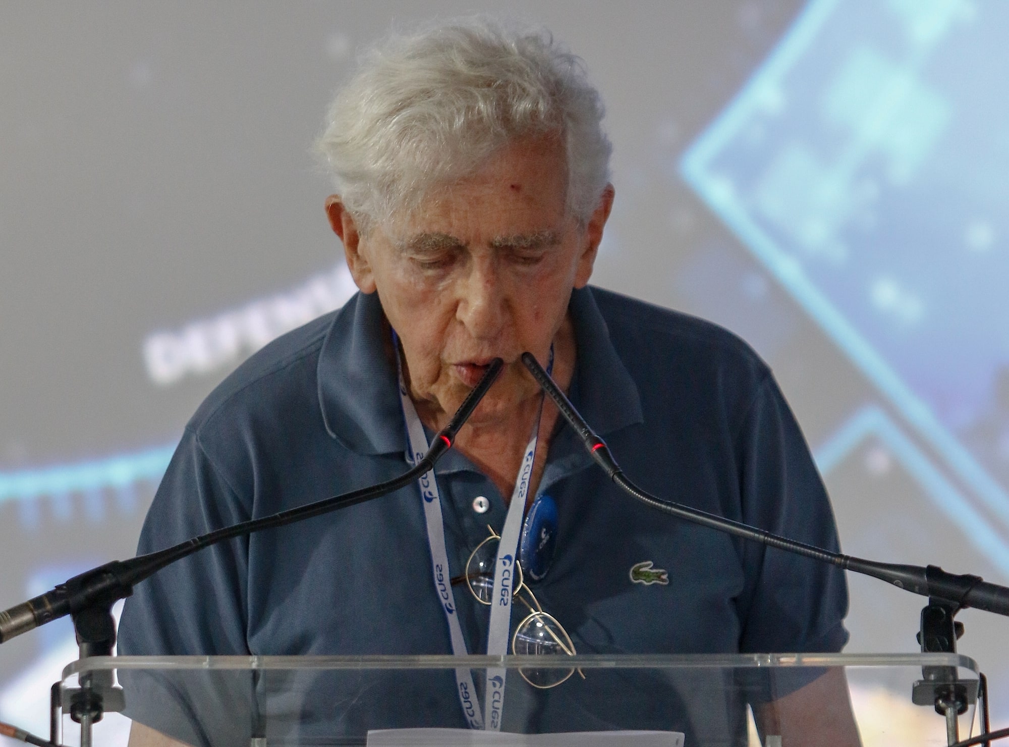 Jacques Blamont en 2017 lors d’une table ronde consacrée au projet de «Fédération spatiale wikinomique». Crédit : CNES/Christophe PEUS