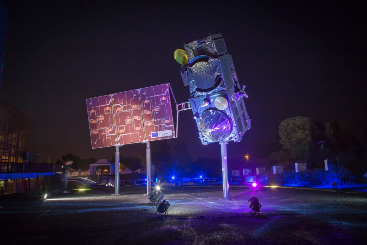Réplique taille réelle du satellite Copernicus-Sentinel 3 à la Cité de l'espace