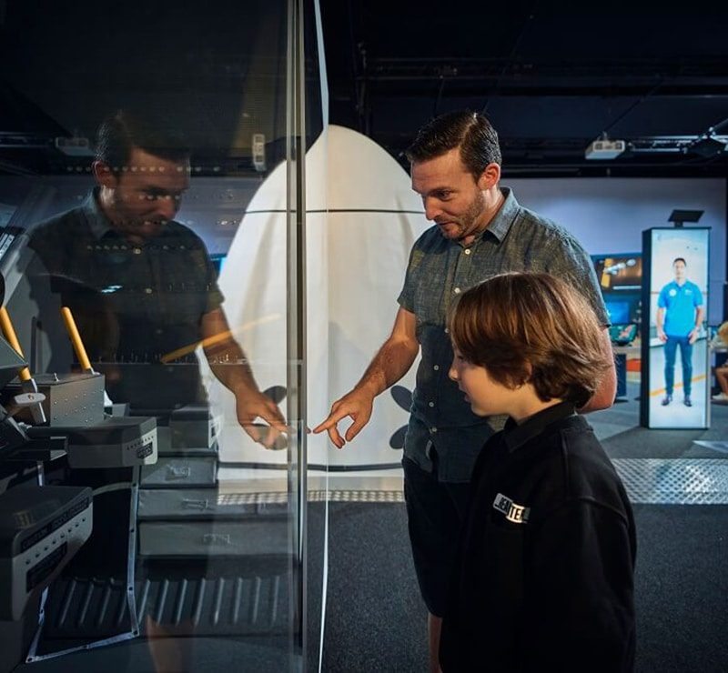 Observez la reproduction du poste de pilotage du module lunaire