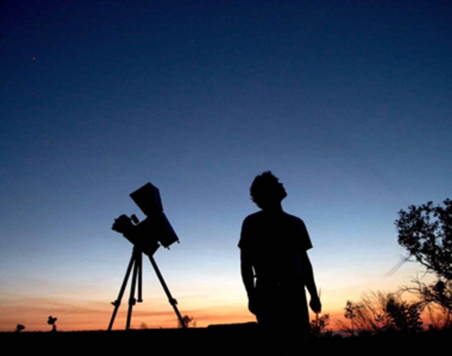 Checking_the_sky_for_meteors_pillars