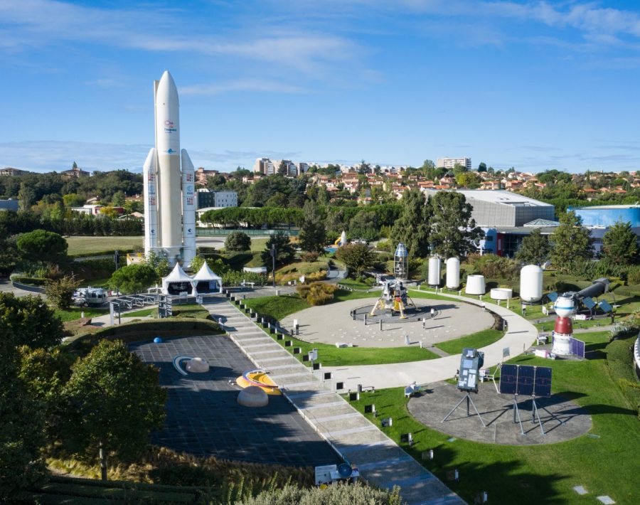 Vue générale des jardins de la Cité de l'espace