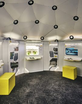 Exposition Lune à l'intérieur du dôme