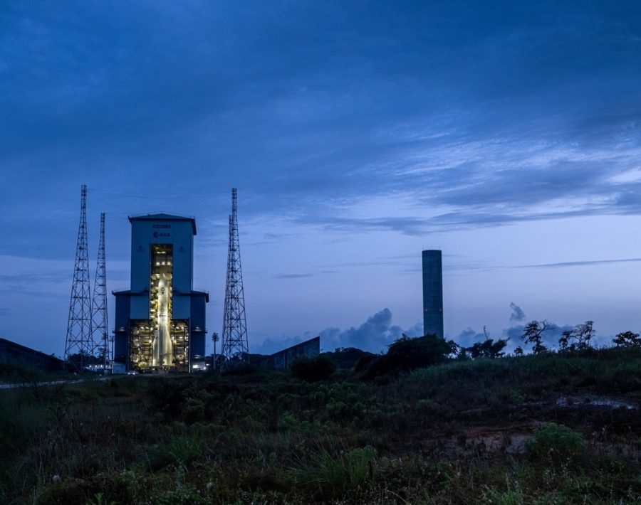 Retrait du portique de la fusee Ariane 6 sur la pas de tir ELA4 au J0 au CSG a Kourou, FRANCE - 09/07/20224