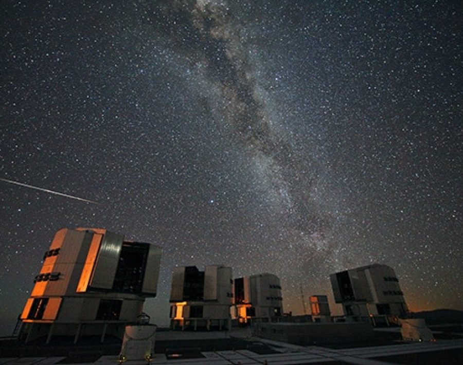 Perseids_over_the_VLT