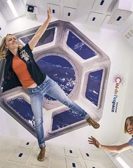 Quai du Système solaire - Prenez une photo en apesanteur - Cité de l'espace
