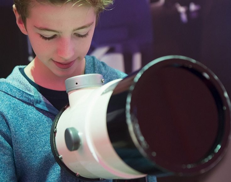 L'observatoire - Regardez le ciel à travers le téléscope - Cité de l'espace