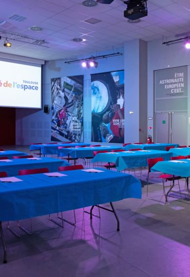 Salle Vega pour réunion avec écran et thème astronaute
