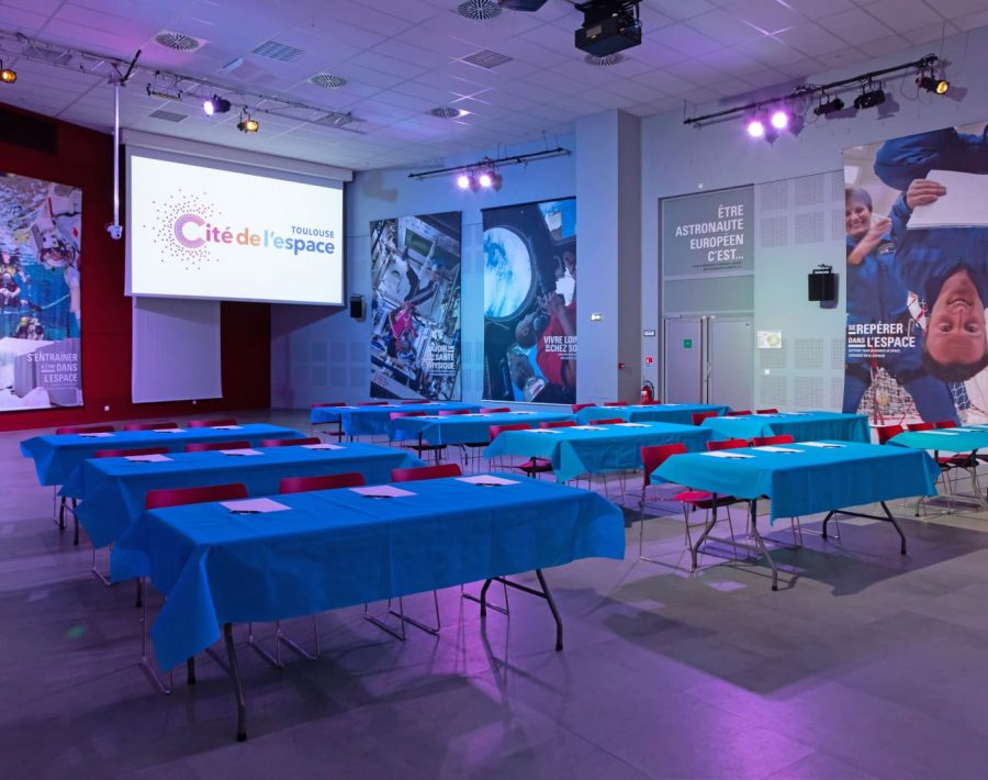 Salle Vega pour réunion avec écran et thème astronaute