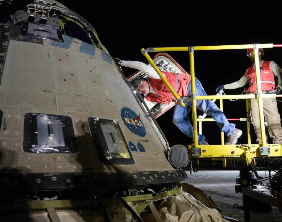 Boeing and NASA teams work around NASA's Boeing Crew Flight Test Starliner spacecraft after it landed uncrewed, Friday, Sept. 6, 2024 Mountain Time (Sept. 7 Eastern Time), at White Sands, New Mexico. This approach allows NASA and Boeing to continue gathering testing data on the spacecraft. Photo Credit: (NASA/Aubrey Gemignani)