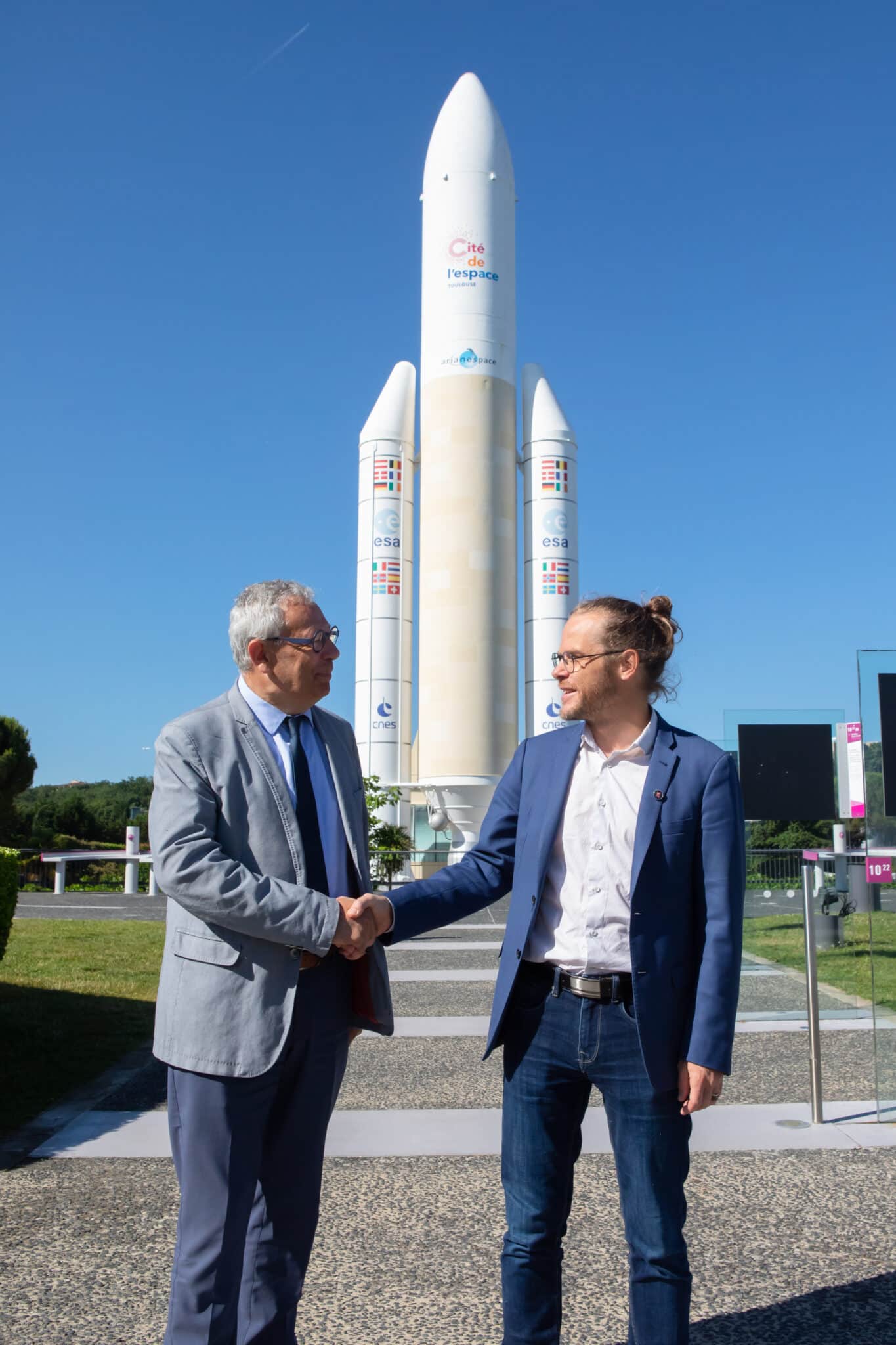 Signature partenariat Cité de l'espace Kinéis