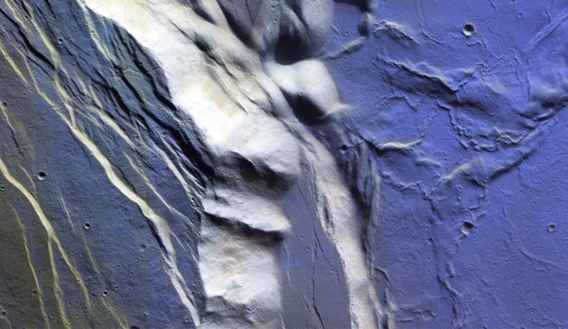 De la glace d’eau à l’équateur de Mars et sur Olympus Mons