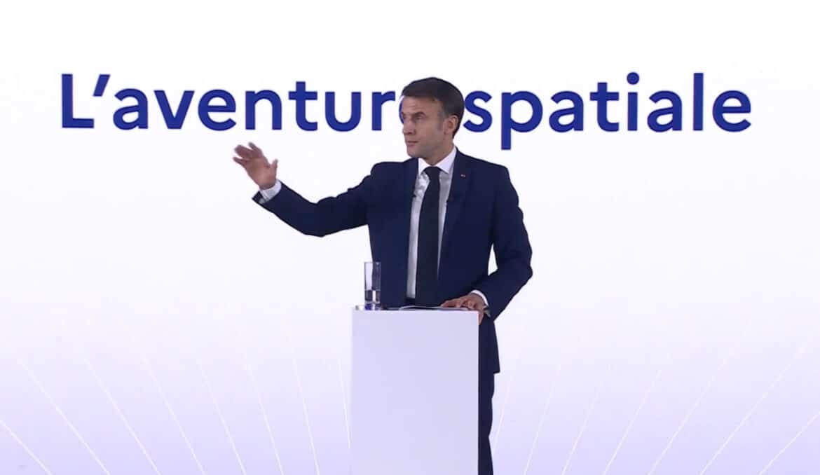 Emmanuel Macron veut que la France développe le vaisseau-cargo européen