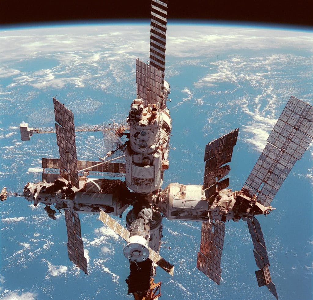 Il y a 30 ans : Mir, la station devenue internationale