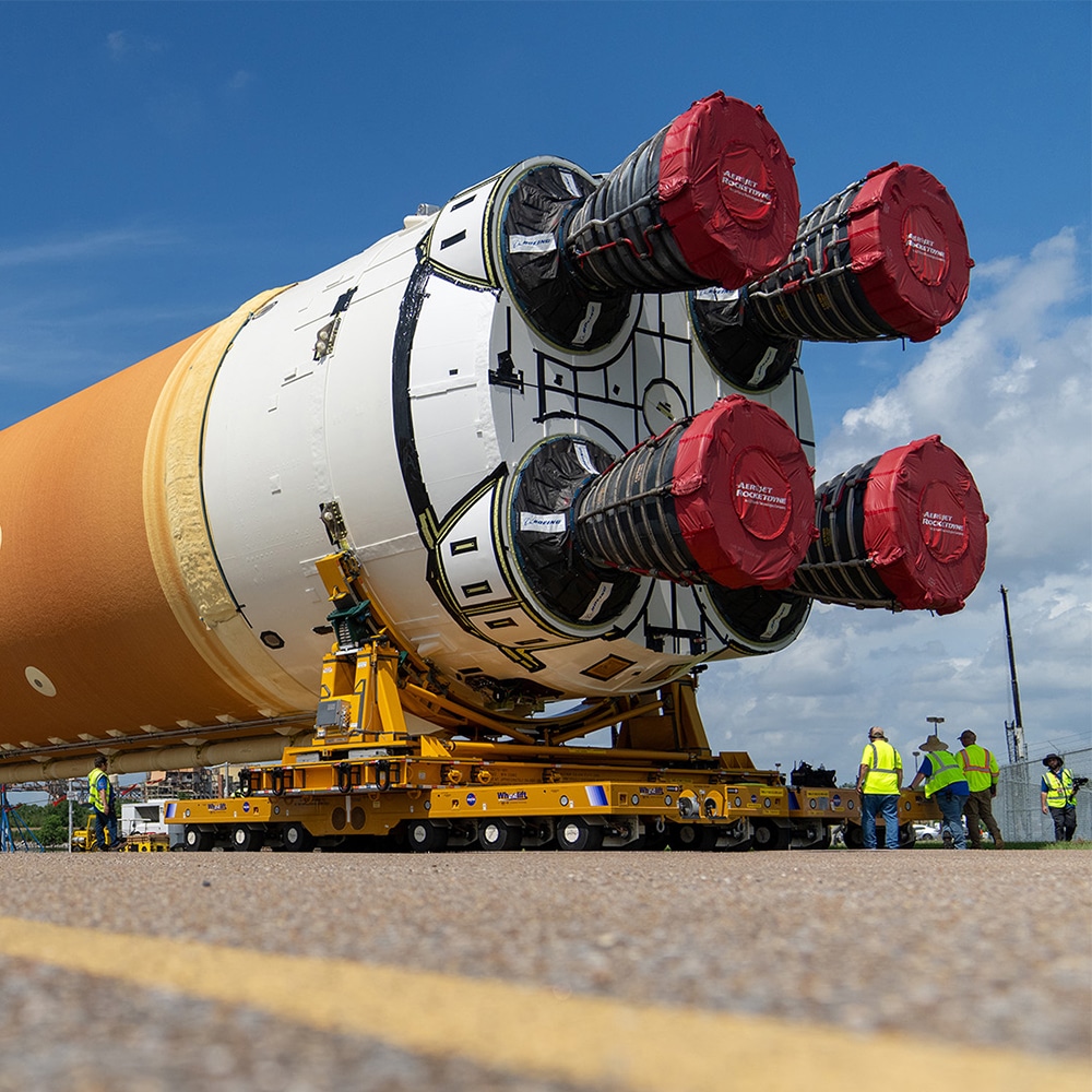 Le premier élément de la fusée SLS d’Artemis II rejoint la Floride