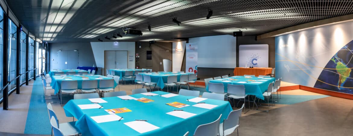 salle de réunion altair confgurée en table de travail