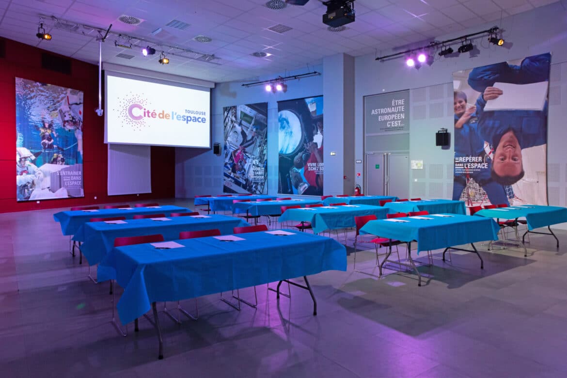 Salle Vega pour réunion avec écran et thème astronaute