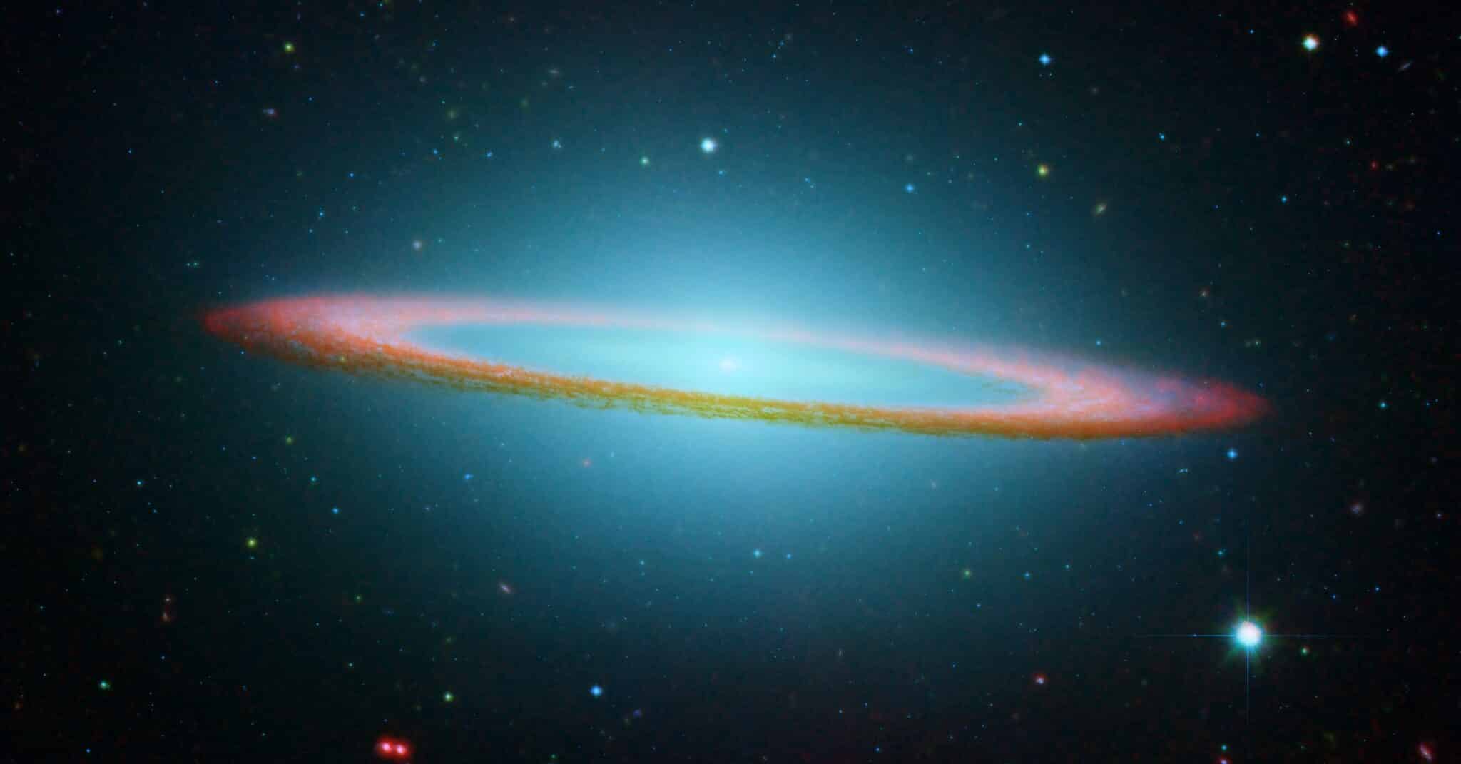 La galaxie du Sombrero ou Messier 104 à 28 millions d’années-lumière. Cette image réunit les données infrarouges de Spitzer et celles dans le visible d’Hubble. Crédit : NASA/JPL-Caltech/R. Kennicutt (University of Arizona) and the SINGS Team