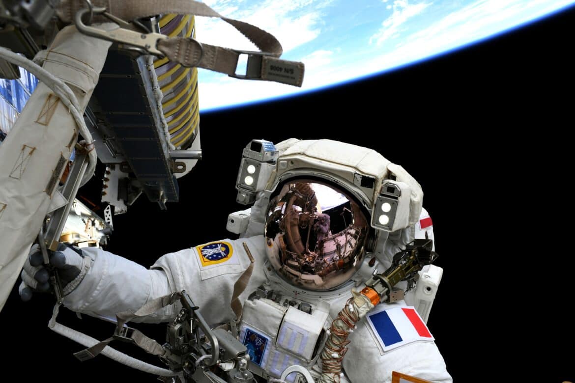 Thomas Pesquet, astronaute français de l'ESA, en sortie extravéhiculaire